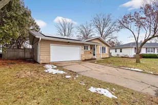 1240 Boynton Ct, Janesville, WI 53545 - Photo 2