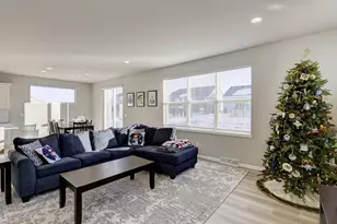 9635 Tawny Acorn Dr, Verona, WI 53593 - Photo 4