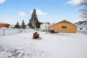 427 W 12th Ave, Oshkosh, WI 54902 - Photo 10