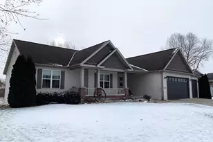 412 Vista Cir, Columbus, WI 53925 - Photo 2