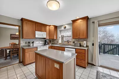 2925 Maple Run Drive, Madison, WI 53719 - Photo 10