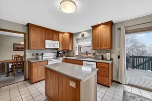 2925 Maple Run Dr, Madison, WI 53719 - Photo 10