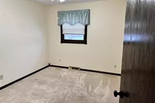 209 Hilltop Cir, Brooklyn, WI 53521 - Photo 8