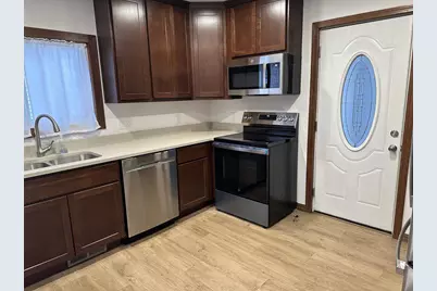 325 W Maple Avenue, Beaver Dam, WI 53916 - Photo 16