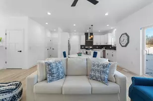 5614 Glorious Dr, Madison, WI 53718 - Photo 4