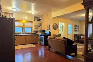 1035 Academy St, Elroy, WI 53929 - Photo 10