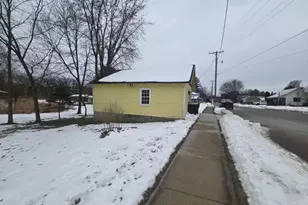 1035 Academy St, Elroy, WI 53929 - Photo 32
