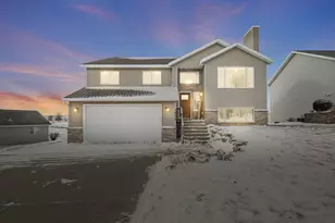 1032 Vista Ridge Dr, Mount Horeb, WI 53572 - Photo 1