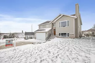 1032 Vista Ridge Dr, Mount Horeb, WI 53572 - Photo 4