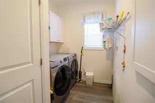 3521 Alexander Ave, Holmen, WI 54636 - Photo 4