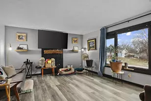 227 Parkview Ln, Marshall, WI 53559 - Photo 2