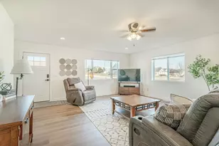 912 Oregon Parks Ave, Oregon, WI 53575 - Photo 2