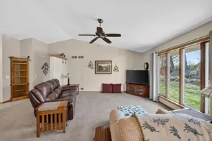 1802 Tarragon Dr, Madison, WI 53716 - Photo 4