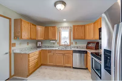 73 Debbie Drive, Janesville, WI 53536 - Photo 8