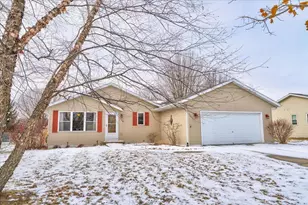 73 Debbie Dr, Janesville, WI 53536 - Photo 2