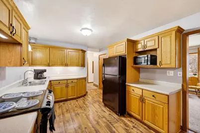 239 E Spaulding Street, Watertown, WI 53098 - Photo 10