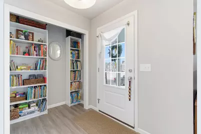 629 Hillcrest Drive, Waunakee, WI 53597 - Photo 4