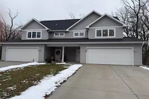 238 Russell Ct, Jefferson, WI 53549 - Photo 2