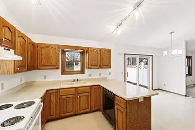 10 Wynbrook Circle, Madison, WI 53704 - Photo 6