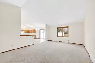 10 Wynbrook Cir, Madison, WI 53704 - Photo 2