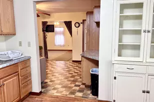 110 3rd St, Elroy, WI 53929 - Photo 6