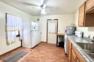 110 3rd St, Elroy, WI 53929 - Photo 4