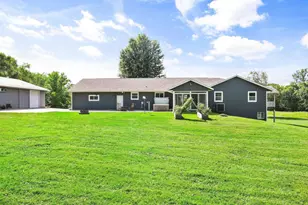 64 Oakland Rd, Cambridge, WI 53523 - Photo 4