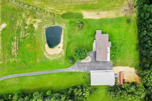 64 Oakland Rd, Cambridge, WI 53523 - Photo 10