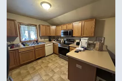 328 Vernon Avenue, Beloit, WI 53511 - Photo 4