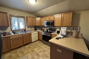 328 Vernon Ave, Beloit, WI 53511 - Photo 4