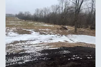 190 Deerrun Drive, Fall River, WI 53932 - Photo 4