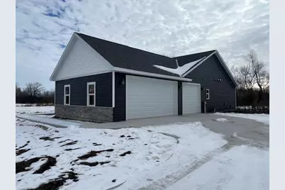 190 Deerrun Drive, Fall River, WI 53932 - Photo 4