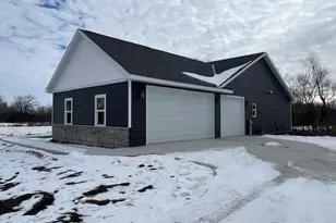 190 Deer Run Dr, Fall River, WI 53932 - Photo 4