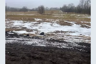 190 Deerrun Drive, Fall River, WI 53932 - Photo 6