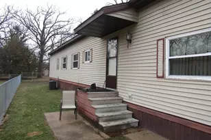 125 Falling Creek Cir, Janesville, WI 53548 - Photo 4