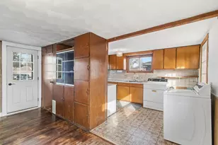 212 E Carroll St, Portage, WI 53901 - Photo 2