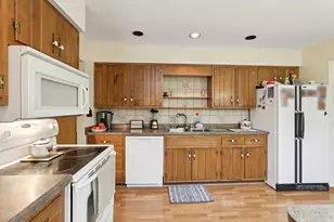 3108 Creekview Dr, Middleton, WI 53562 - Photo 10