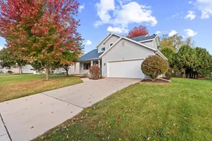 205 E Verleen Ave, Waunakee, WI 53597 - Photo 2