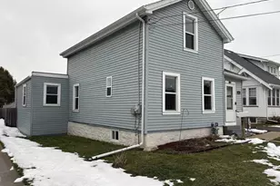 432 W 11th Ave, Oshkosh, WI 54902 - Photo 2