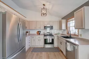 5309 Celebration Pkwy, Madison, WI 53718 - Photo 18