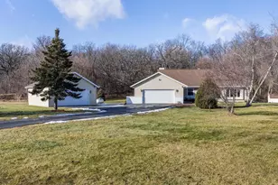 6668 W Wood Ridge Dr, Janesville, WI 53548 - Photo 4