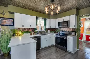 6668 W Wood Ridge Dr, Janesville, WI 53548 - Photo 8