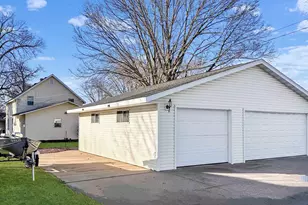 412 N Wacouta Ave, Prairie Du Chien, WI 53821 - Photo 2