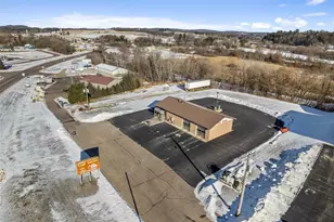 1620 Academy St, Elroy, WI 53929 - Photo 4