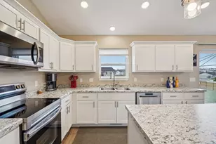 715 Crestview Dr, Reedsburg, WI 53959 - Photo 16