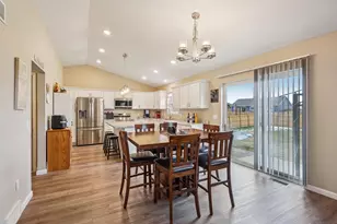 715 Crestview Dr, Reedsburg, WI 53959 - Photo 10