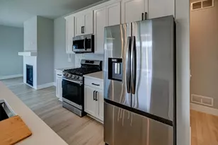 2901 Blue Grass Dr, Stoughton, WI 53589 - Photo 4