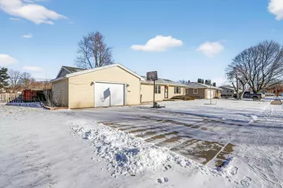 2000 Elizabeth Street, Janesville, WI 53548 - Photo 4