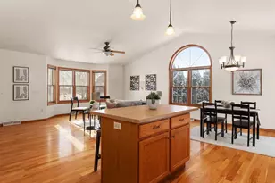 574 Spencer Dr, Janesville, WI 53536 - Photo 4