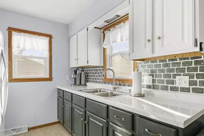 321 W Mulberry Street, Baraboo, WI 53913 - Photo 8